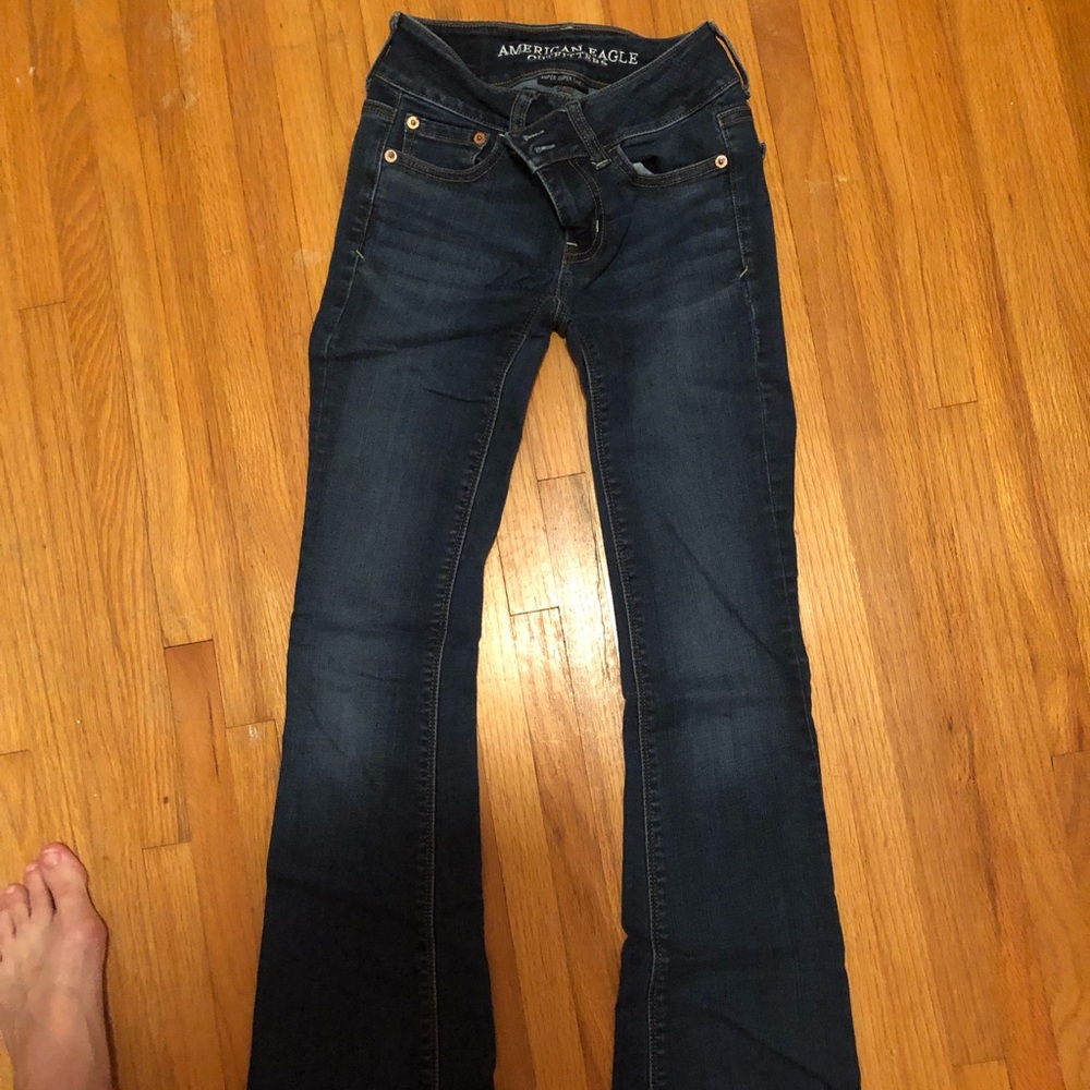 AE Artist Flare Jeans. Size 00 short.
